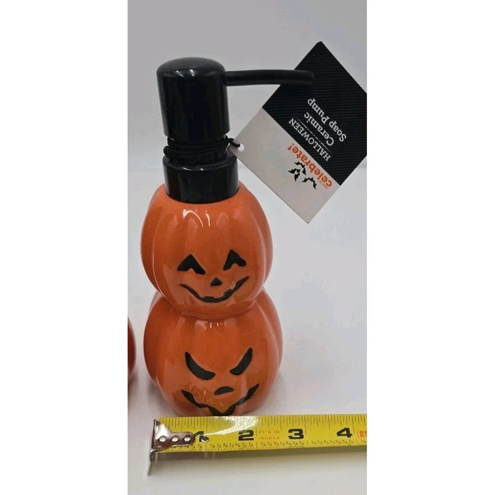 NEW Celebrate It Halloween Ceramic Pumpkin Soap Dispensers 2 Jack O Lantern